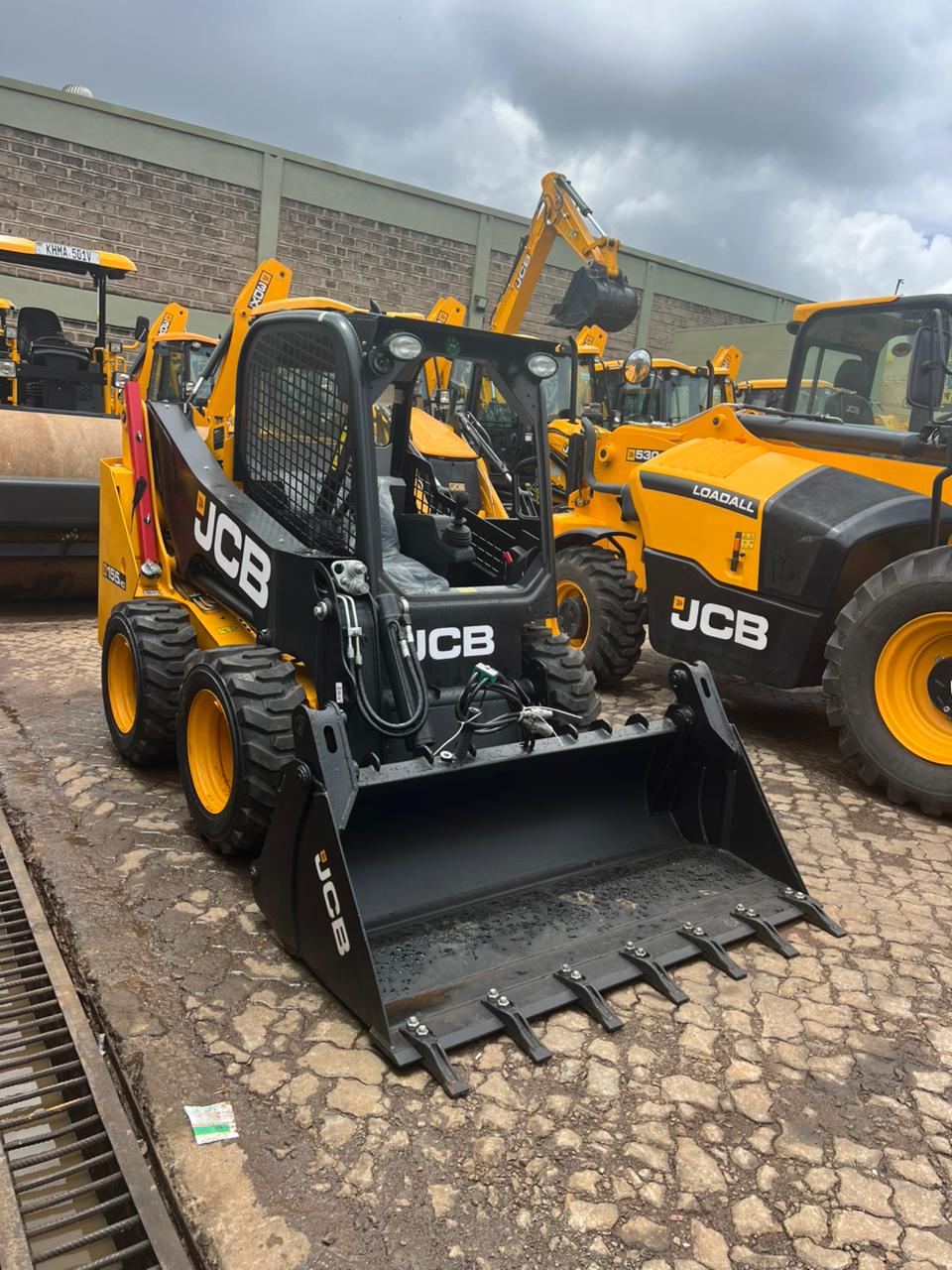 Wheel loaders available for hire